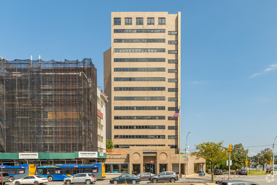 118-35 Queens Blvd, Forest Hills, NY en alquiler - Foto del edificio - Imagen 3 de 4