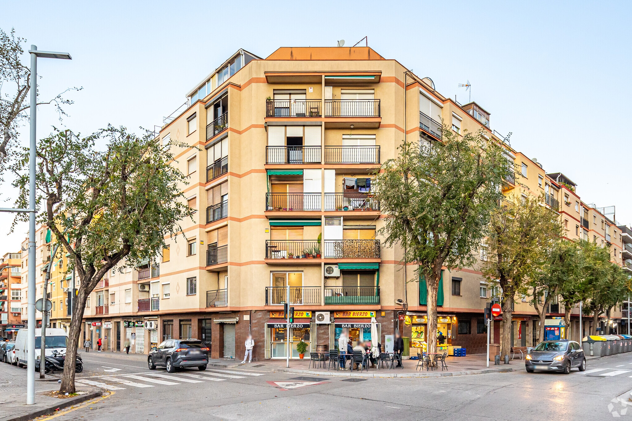 Edificio residencial en Santa Coloma de Gramenet, Barcelona en venta Foto principal- Imagen 1 de 3