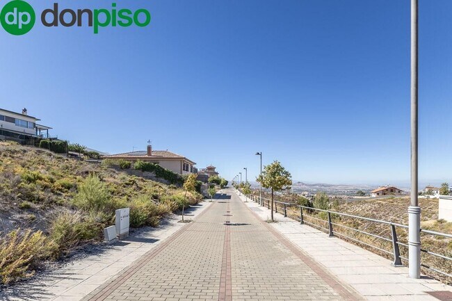 Más detalles de Calle Churriana de la Vega, 10, La Zubia - Terreno en venta