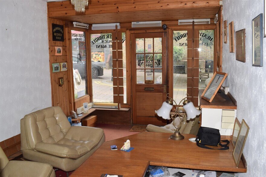 36 Queens Rd, Buckhurst Hill en venta - Foto del edificio - Imagen 2 de 10