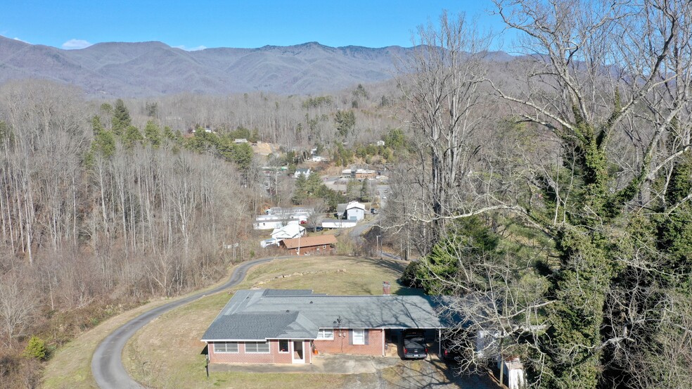 174 Walter Ashe Rd, Sylva, NC en venta - Foto del edificio - Imagen 2 de 33