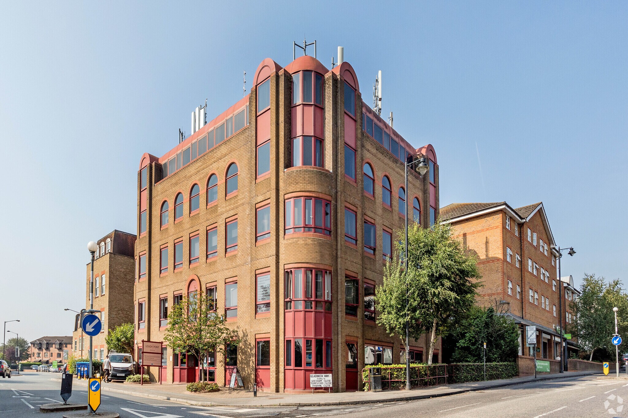 2 Gladbeck Way, Enfield en alquiler Foto principal- Imagen 1 de 2