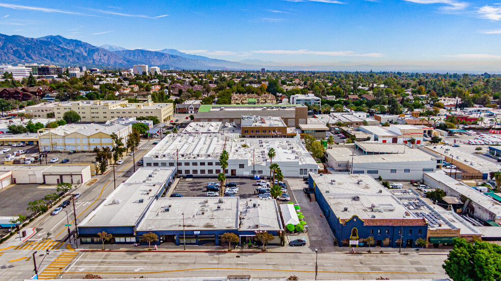 442 S Fair Oaks Ave, Pasadena, CA en alquiler - Foto del edificio - Imagen 1 de 15