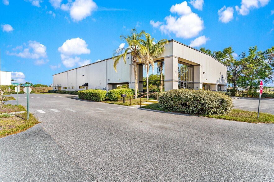 1904 Thomas Ave, Leesburg, FL en venta - Foto del edificio - Imagen 2 de 68