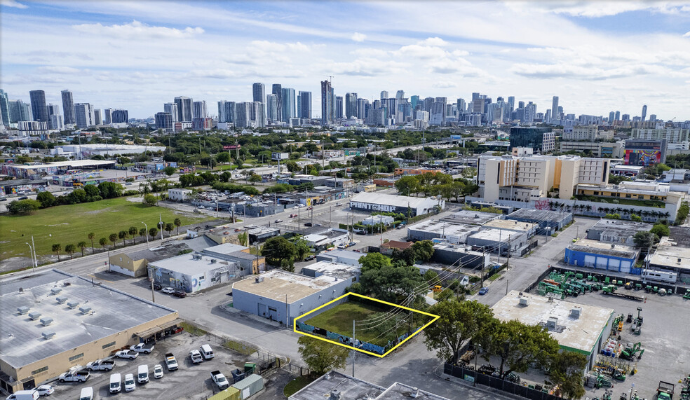 756 NW 25th St, Miami, FL en alquiler - Foto del edificio - Imagen 1 de 8