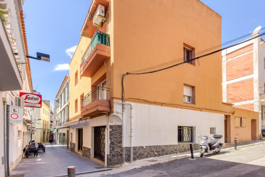 Edificio residencial en Roses, Gerona en venta - Foto del edificio - Imagen 1 de 39