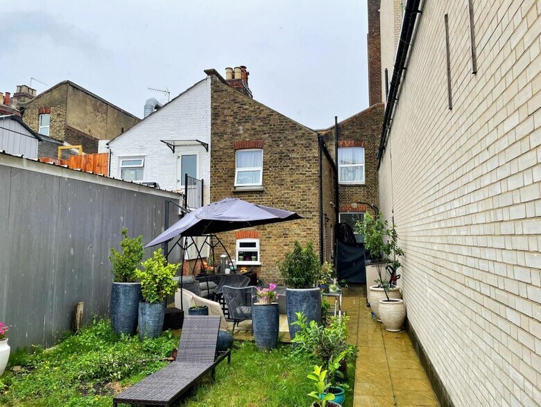 75 High St, New Malden en venta - Foto del edificio - Imagen 2 de 2