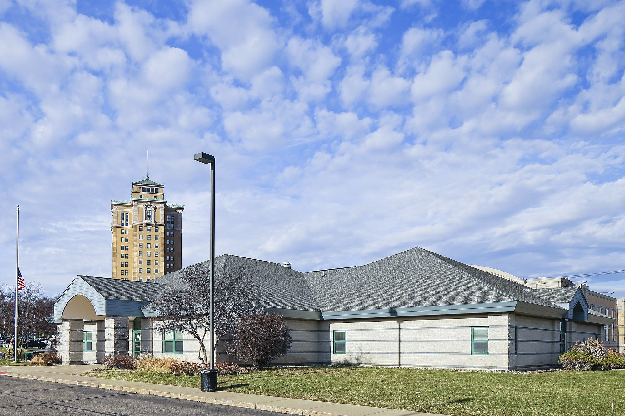 200 Van Buren St W, Battle Creek, MI en alquiler Foto del edificio- Imagen 1 de 7