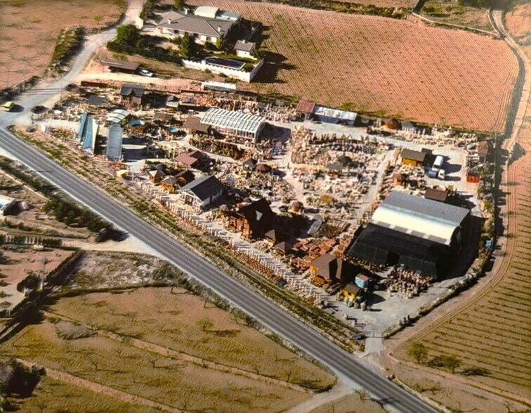 Local en Algueña en venta - Foto del edificio - Imagen 1 de 31