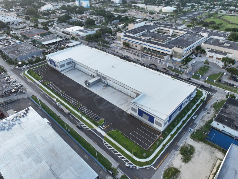 1010 NW 72nd St, Miami, FL en alquiler - Foto del edificio - Imagen 3 de 7