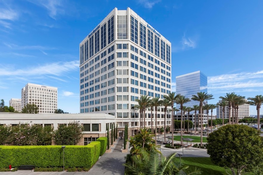 100 Spectrum Center Dr, Irvine, CA en alquiler - Foto del edificio - Imagen 1 de 40