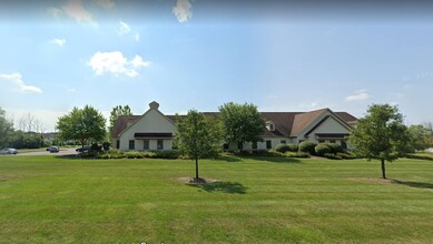 75 Thruway Park Dr, West Henrietta, NY en alquiler Foto del edificio- Imagen 1 de 5