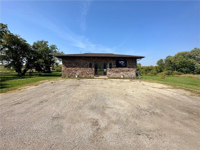 2414 S Leonard Rd, Saint Joseph, MO en venta - Foto del edificio - Imagen 1 de 27