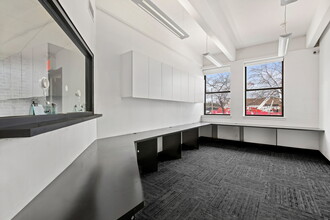 11-17 43rd Ave, Long Island City, NY en alquiler Foto del interior- Imagen 2 de 7