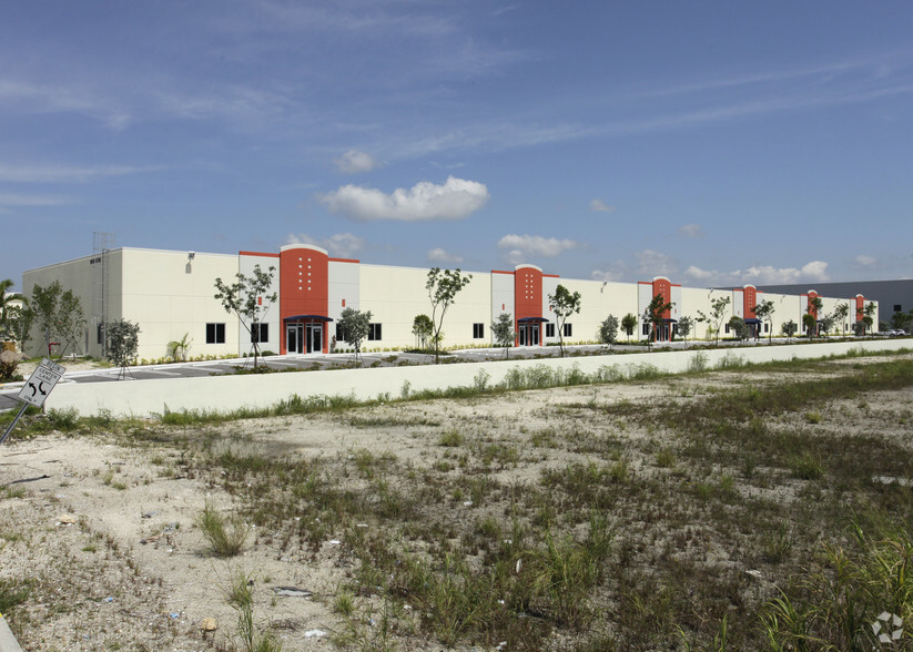 13431-13453 NW 19th Ln, Miami, FL en alquiler - Foto del edificio - Imagen 2 de 26