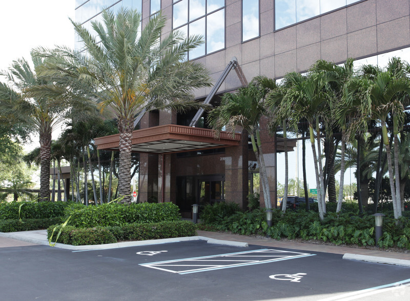 2150 Goodlette-Frank Rd, Naples, FL en alquiler - Foto del edificio - Imagen 3 de 16