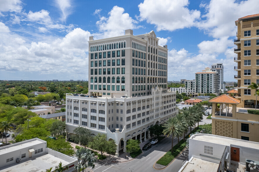 1600 Ponce De Leon Blvd, Coral Gables, FL en alquiler - Foto del edificio - Imagen 1 de 5