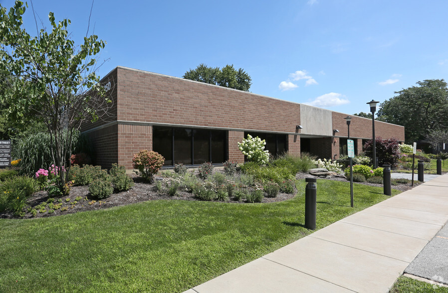 1250 N Mill St, Naperville, IL en alquiler - Foto principal - Imagen 1 de 10