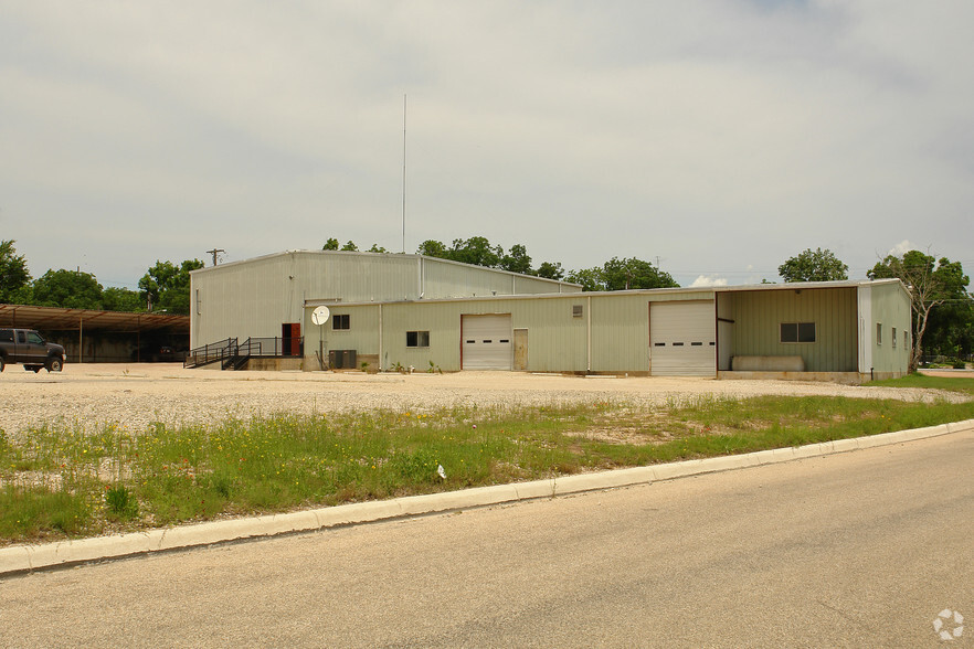 515 E Highway St, Fredericksburg, TX en venta - Foto del edificio - Imagen 3 de 3