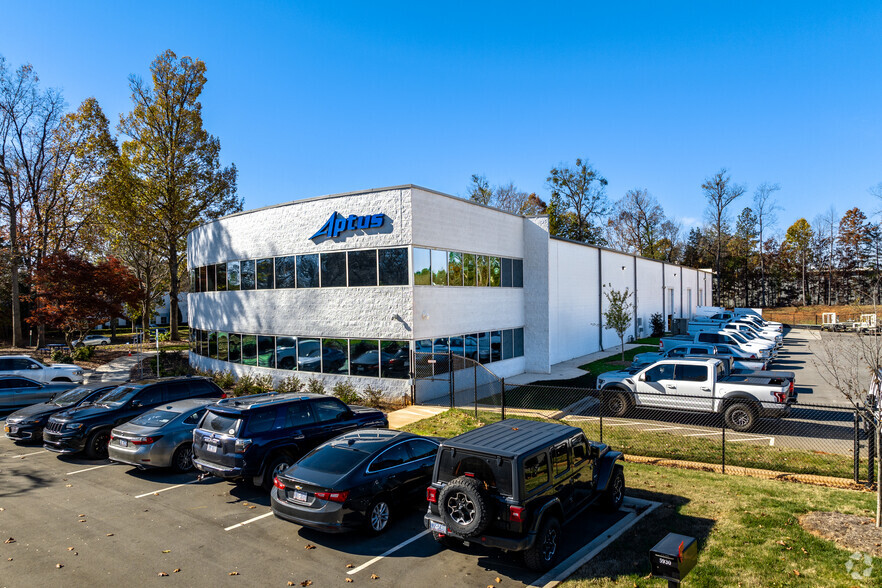 5930 Northwoods Business Pky, Charlotte, NC en alquiler - Foto principal - Imagen 1 de 12