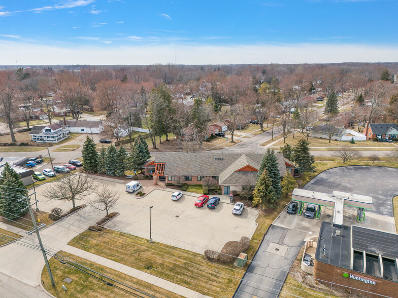 36175 Harper Ave, Clinton Township, MI en venta - Foto del edificio - Imagen 3 de 5