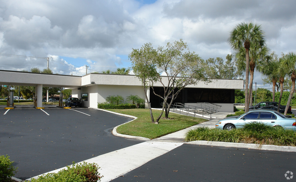 10000 Taft St, Pembroke Pines, FL en alquiler - Foto del edificio - Imagen 2 de 9