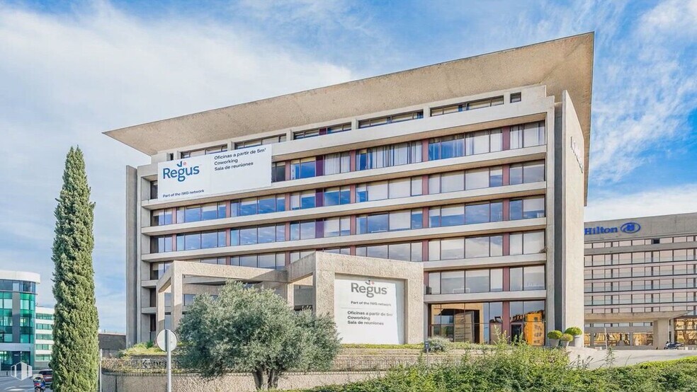 Avenida Hispanidad, 6, Madrid, Madrid en alquiler - Vídeo de anuncio comercial - Imagen 2 de 18