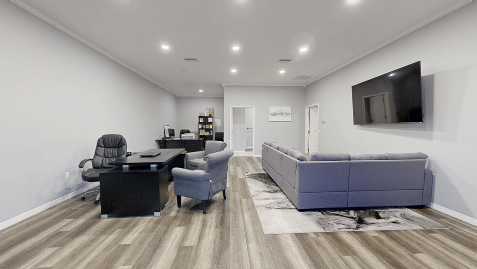 Rare 8% Cap 8-Bldg Ind/Retail Portfolio cartera de 10 inmuebles en venta en LoopNet.es - Matterport 3D Scan - Imagen 2 de 23