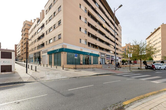 Más detalles de Avenida Ilustración, 87, Granada - Local en venta