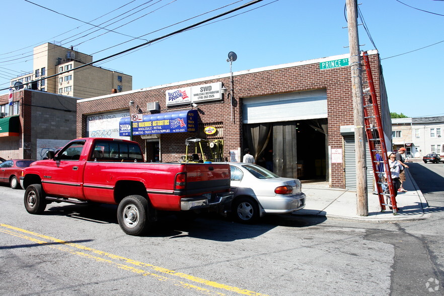 33-46 Prince St, Flushing, NY en alquiler - Foto del edificio - Imagen 2 de 2