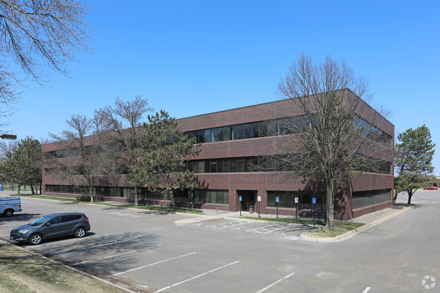 6 Pine Tree Dr, Arden Hills, MN en alquiler - Foto del edificio - Imagen 1 de 2