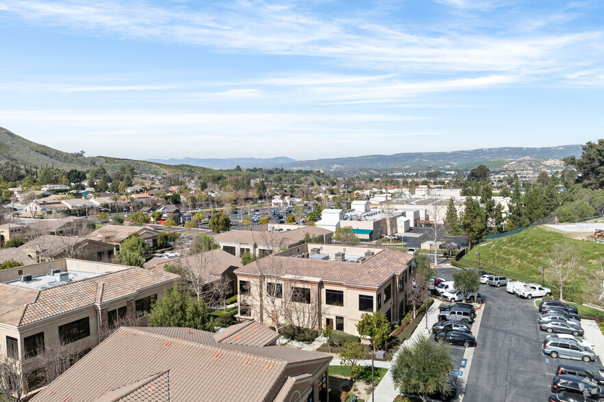 1175 Swallow Ln, Simi Valley, CA en alquiler - Foto del edificio - Imagen 3 de 8