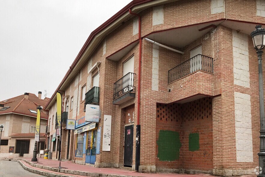 Plaza de Francisco Rabal, 1, Alpedrete, Madrid en venta - Foto del edificio - Imagen 2 de 2