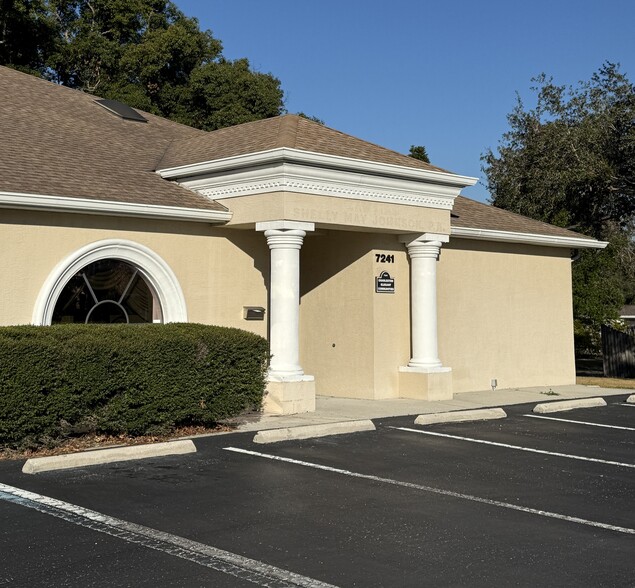 7237-7241 Little Rd, New Port Richey, FL en alquiler - Foto del edificio - Imagen 1 de 12