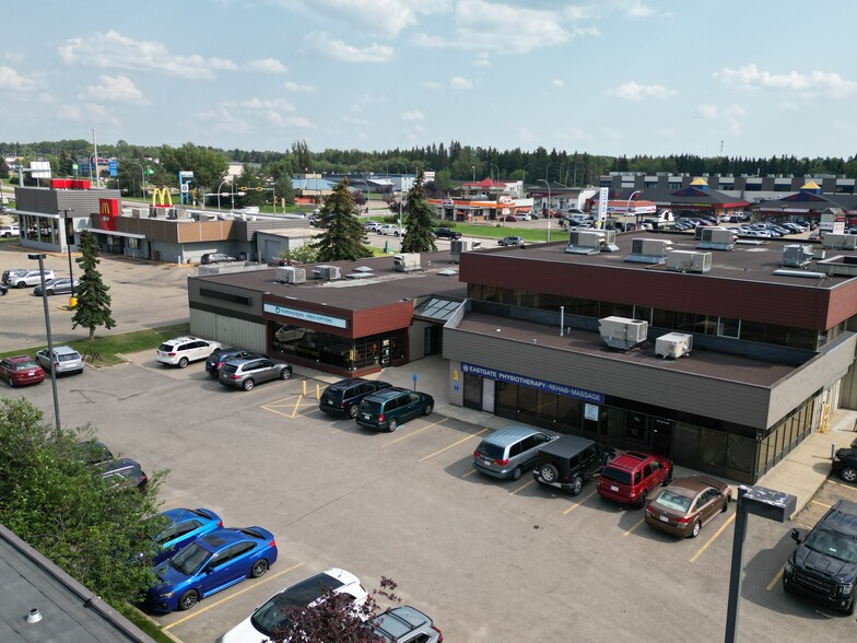 937 Fir St, Sherwood Park, AB en alquiler - Foto del edificio - Imagen 3 de 8