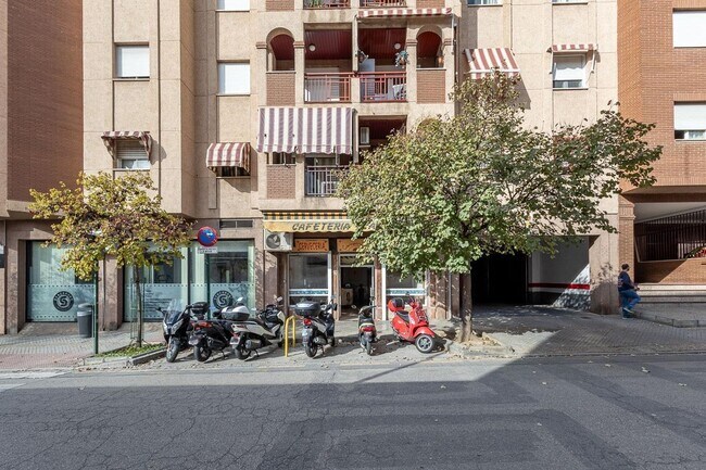 Más detalles de Pdta Francisco Javier Cob, 18, Granada - Local en venta