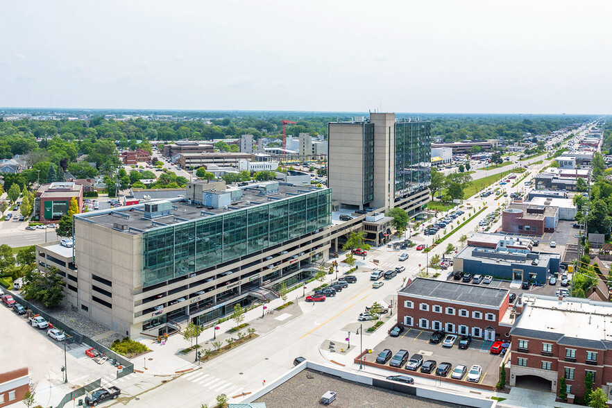 555 S Old Woodward Ave, Birmingham, MI en alquiler - Foto del edificio - Imagen 1 de 8