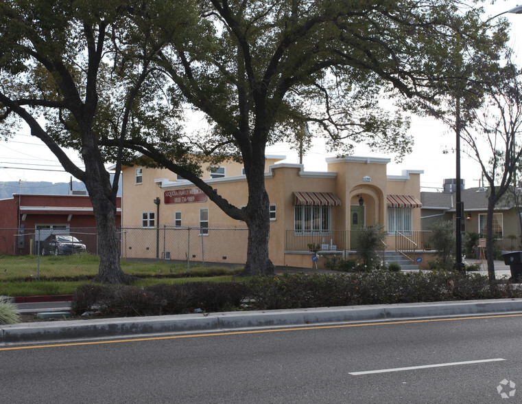 1122 W Burbank Blvd, Burbank, CA en alquiler - Foto del edificio - Imagen 2 de 8