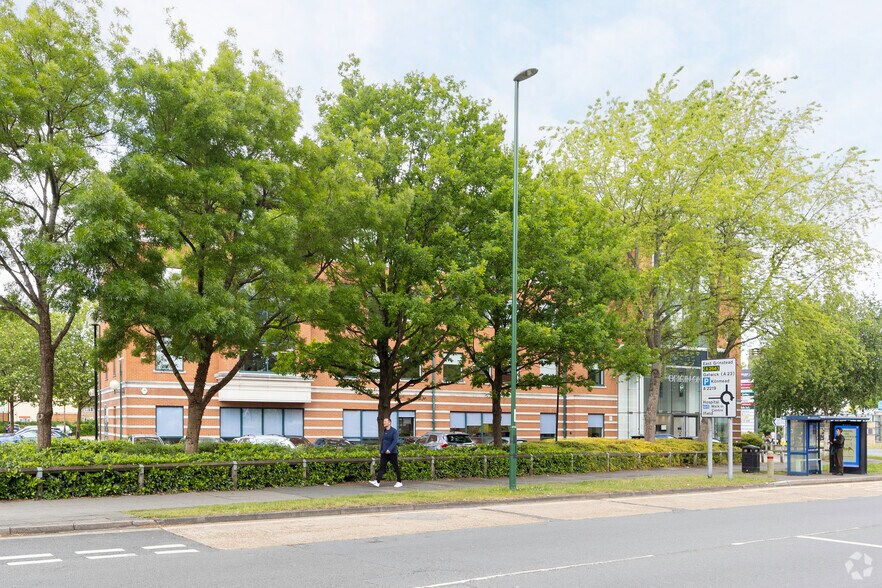 108 High St, Crawley en alquiler - Foto del edificio - Imagen 2 de 3