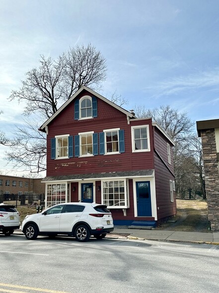 328 Bloomfield Ave, Caldwell, NJ en alquiler - Foto del edificio - Imagen 3 de 4