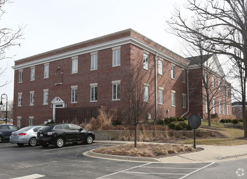 12 Salt Creek Ln, Hinsdale, IL en alquiler - Foto del edificio - Imagen 1 de 5