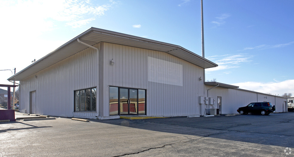 755 Friedens Rd, Saint Charles, MO en alquiler - Foto del edificio - Imagen 2 de 5