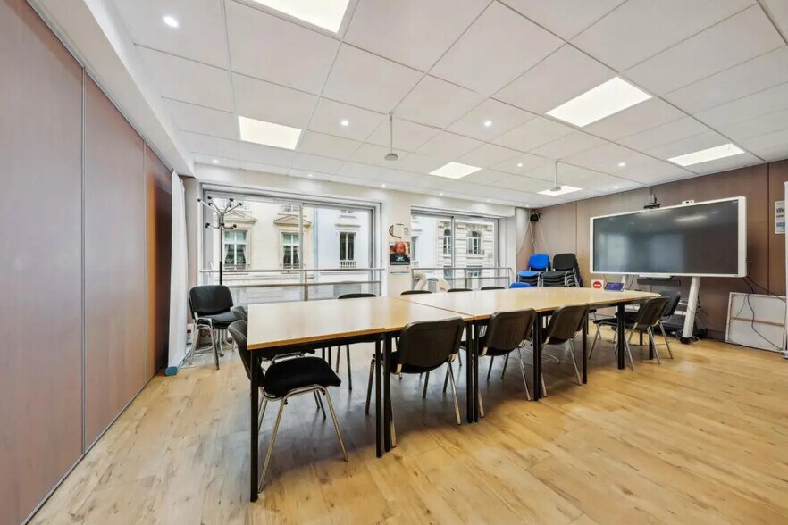 28 Rue De Lisbonne, Paris en venta - Foto del edificio - Imagen 2 de 14