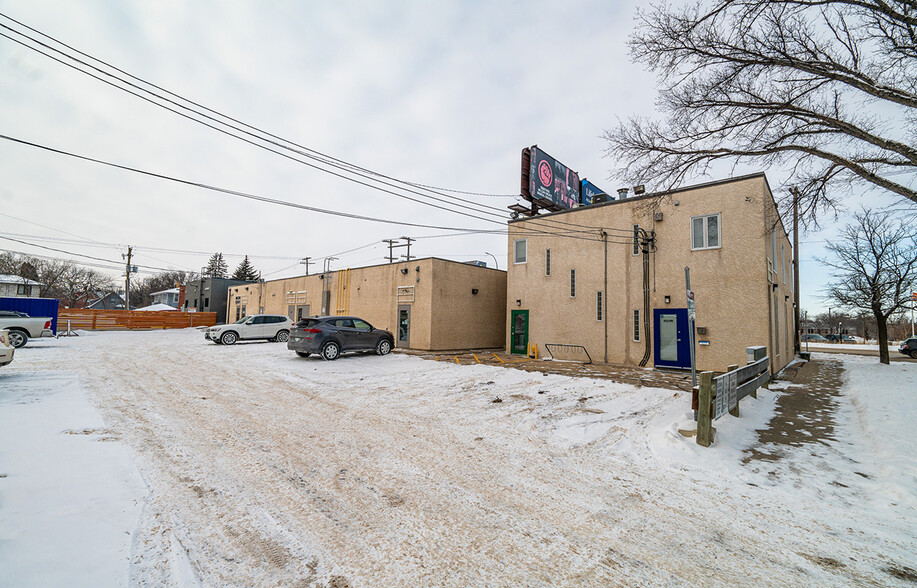 612-620 Academy Rd, Winnipeg, MB en alquiler - Foto del edificio - Imagen 3 de 3