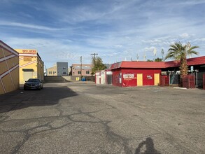 1961 E Charleston Blvd, Las Vegas, NV en alquiler Foto del edificio- Imagen 2 de 5