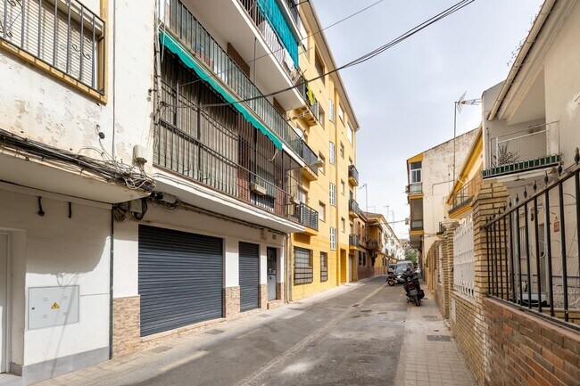 Más detalles de Calle Gras y Granollers, 16, Granada - Local en venta
