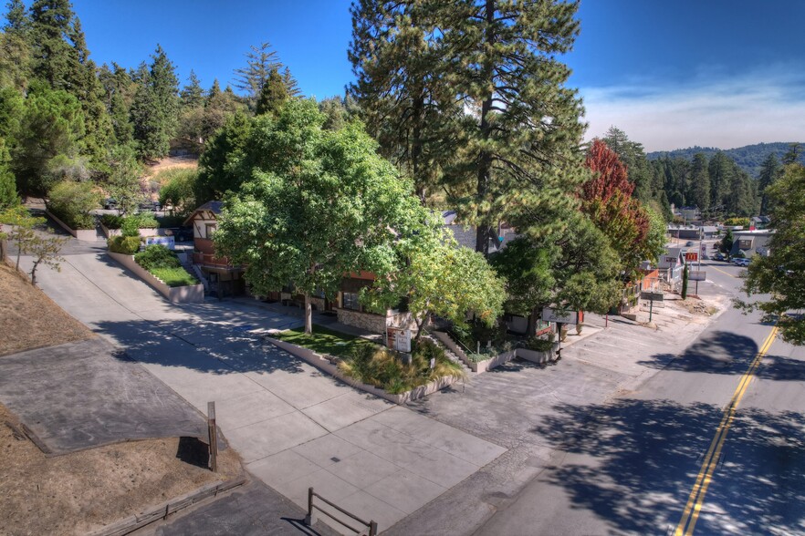 24028 Lake Dr, Crestline, CA en venta - Foto del edificio - Imagen 2 de 27