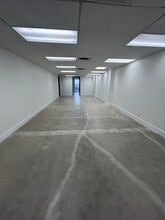 18425 Burbank Blvd, Tarzana, CA en alquiler Foto del edificio- Imagen 2 de 3