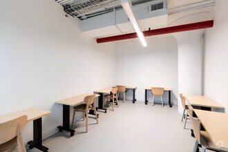 31-00 47th Ave, Long Island City, NY en alquiler Foto del edificio- Imagen 1 de 1