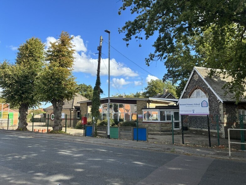 98 Station Rd, Newmarket en venta - Foto principal - Imagen 1 de 9